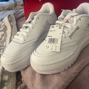 NWT Reebok Extra C